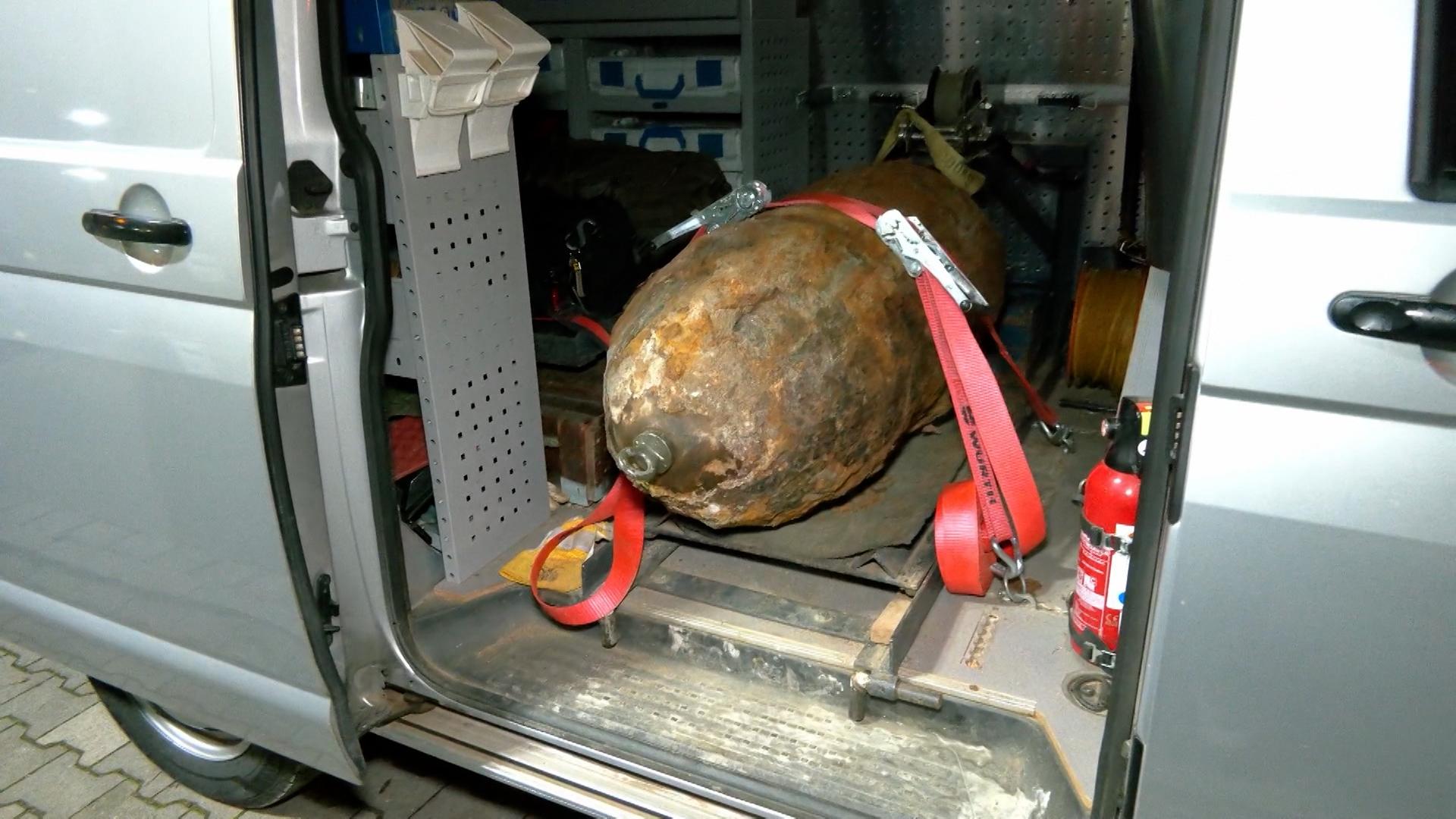 Bei Bauarbeiten war am Nachmittag im Stadtteil Großreuth eine Bombe aus dem Zweiten Weltkrieg entdeckt worden. Und dann musste in großem Stil evakuiert werden. 20.000 Menschen waren davon betroffen.