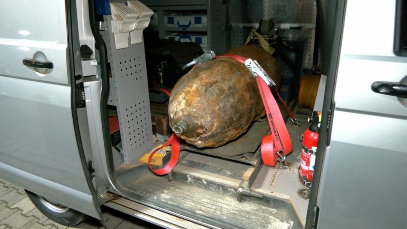 Bei Bauarbeiten war am Nachmittag im Stadtteil Großreuth eine Bombe aus dem Zweiten Weltkrieg entdeckt worden. Und dann musste in großem Stil evakuiert werden. 20.000 Menschen waren davon betroffen. | Bild: News5 Bei Bauarbeiten war am Nachmittag im Stadtteil Großreuth eine Bombe aus dem Zweiten Weltkrieg entdeckt worden. Und dann musste in großem Stil evakuiert werden. 20.000 Menschen waren davon betroffen.