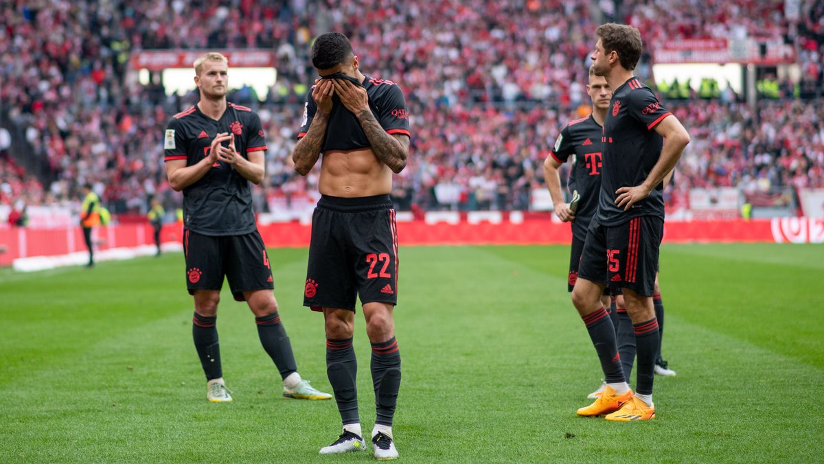 Nach Bayern-Pleite: Trainer und Spieler ratlos, Kahn explodiert
