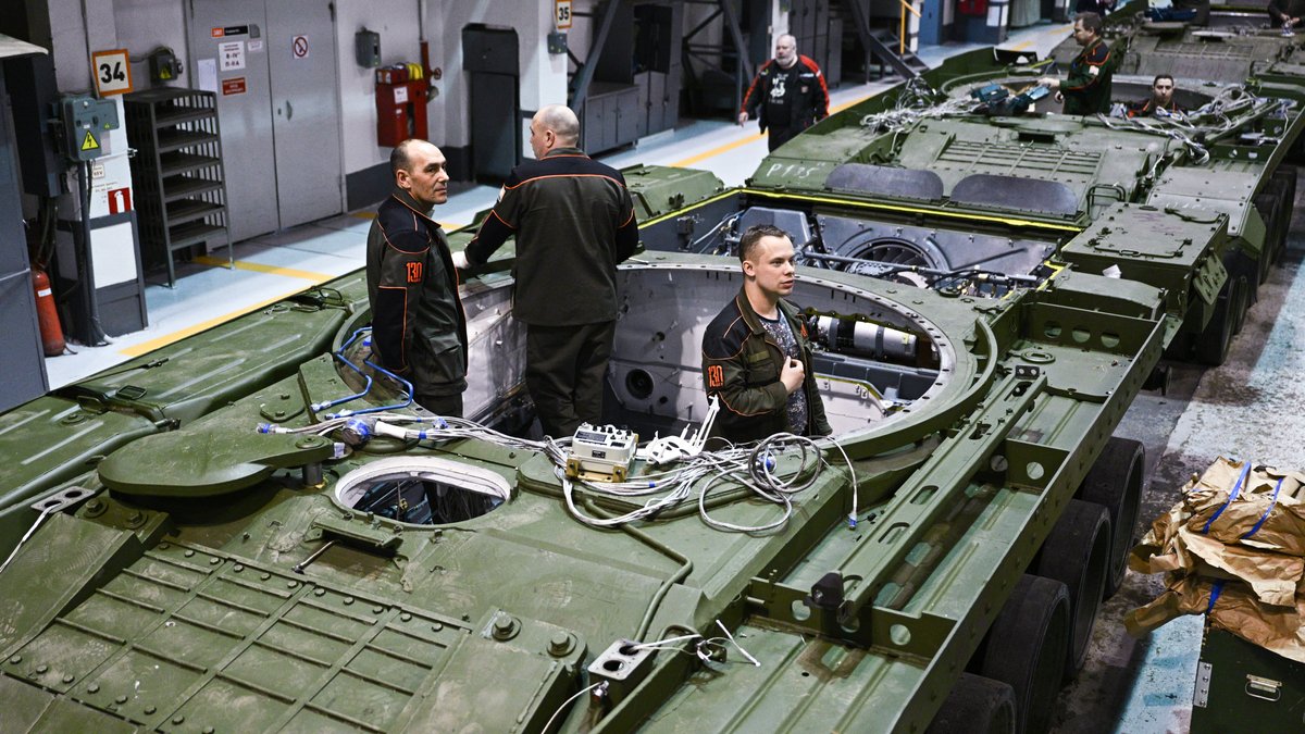 "Er könnte zerkratzt werden": Putins "Wunder"-Panzer zu teuer