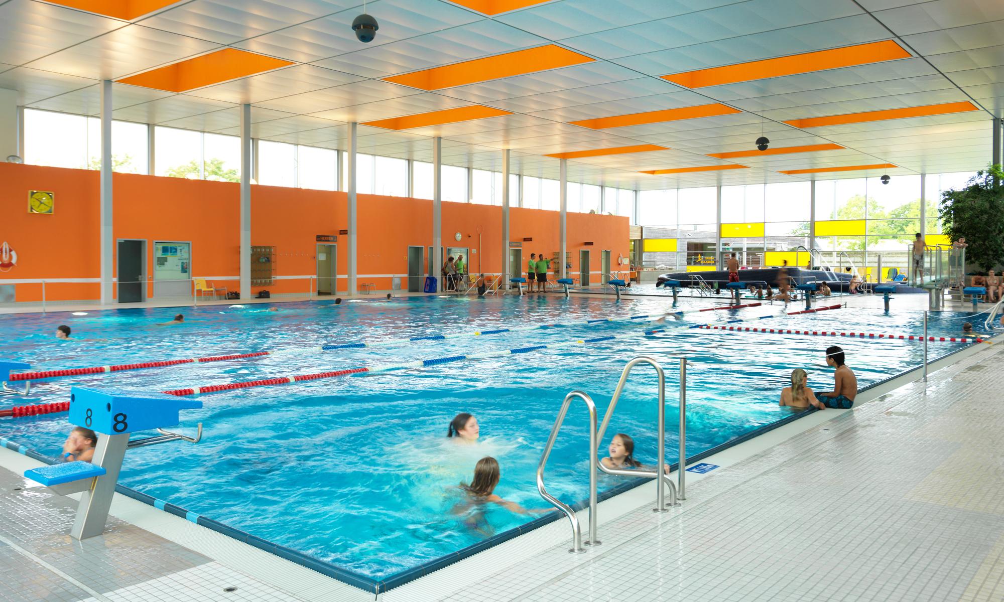 Schwimmbecken vom Sport- und Freizeitbad Silvana in Schweinfurt