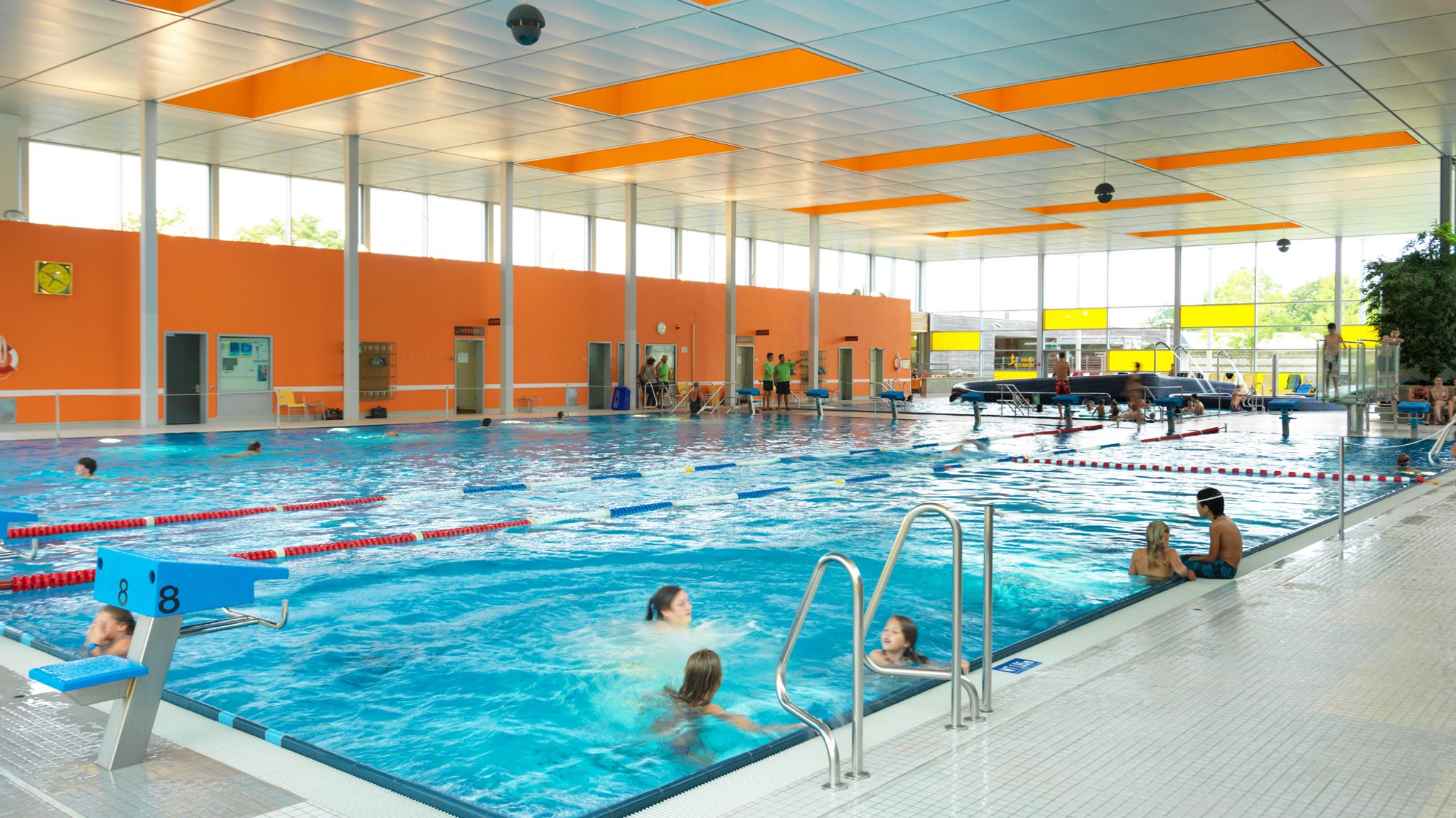 Schwimmbecken vom Sport- und Freizeitbad Silvana in Schweinfurt