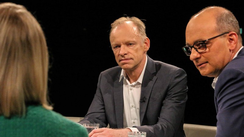 v.l.n.r Prof. Clemens Fuest, Präsident des ifo Instituts, Moderator Christian Nitsche | Bild: Cosima Weiske/BR v.l.n.r Prof. Clemens Fuest, Präsident des ifo Instituts, Moderator Christian Nitsche