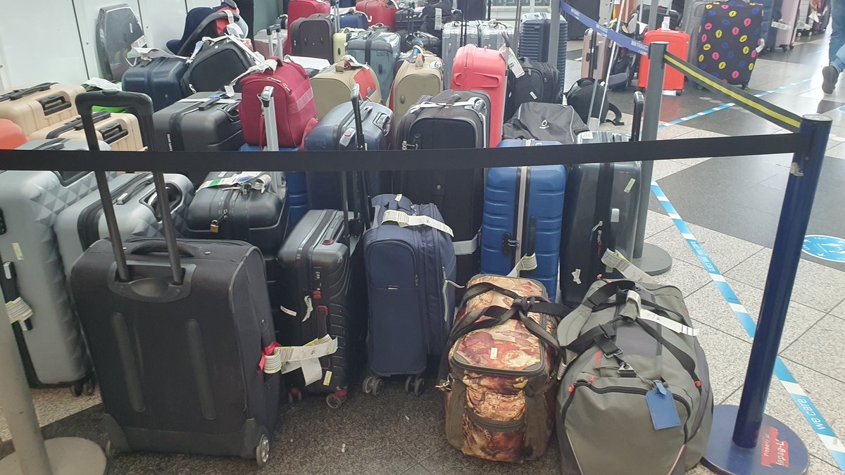 Liegengebliebene Koffer am Flughafen München. (Aufnahme vom Juli 2023)