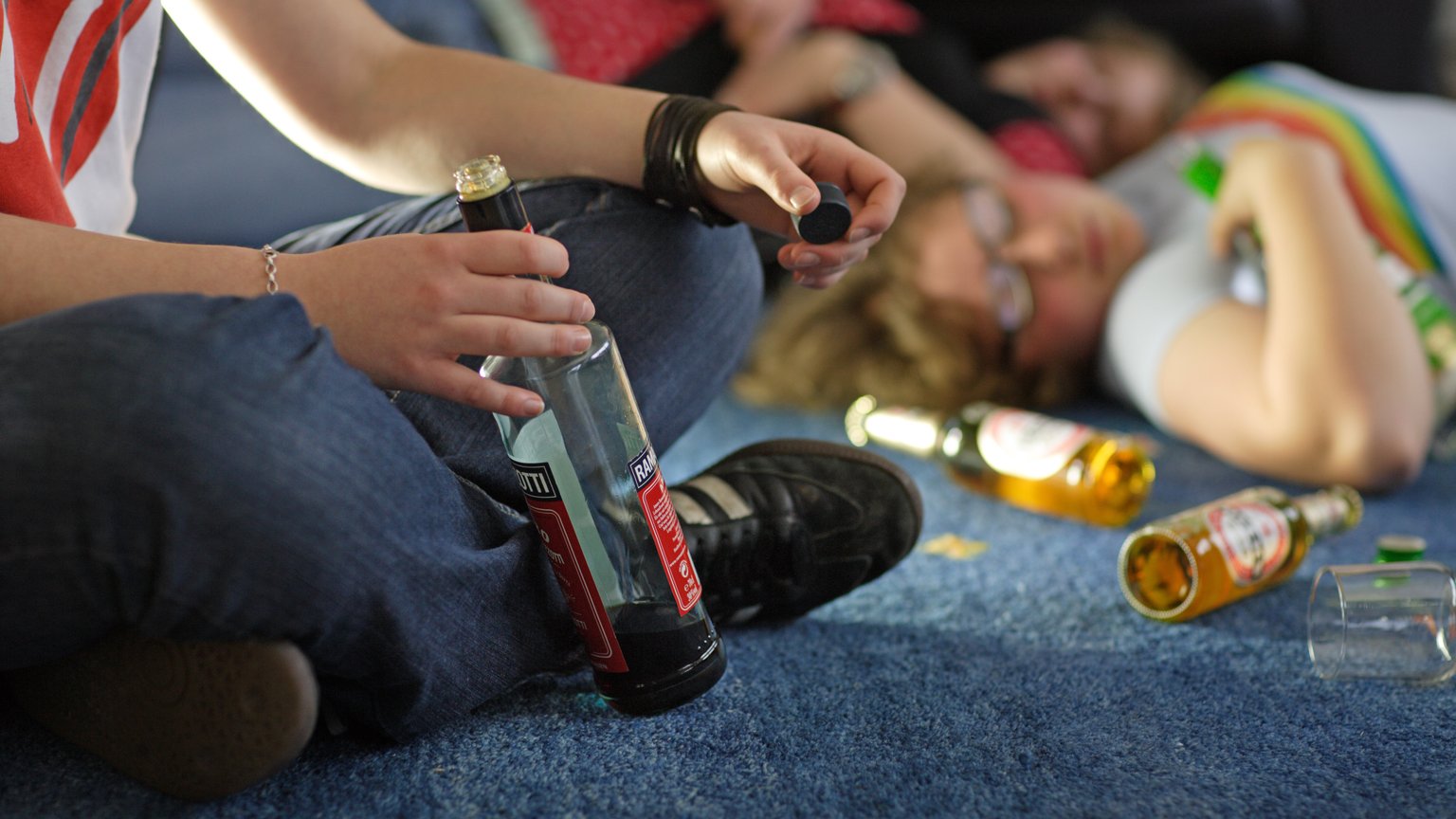 Trockener Alkoholiker Trinkt Täglich Alkoholfreies Bier Trockene Alkoholiker: Warum Weihnachten besonders hart ist | BR24