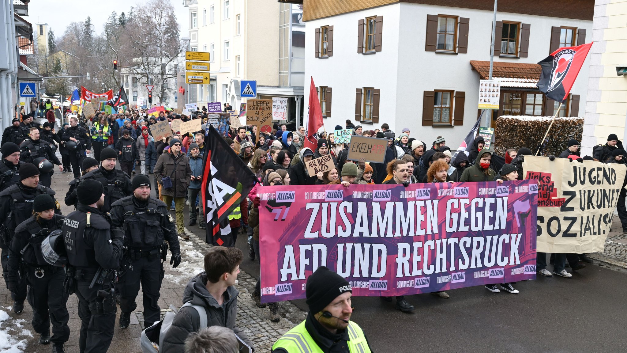 Höcke-Auftritt: Tausende demonstrieren in Lindenberg