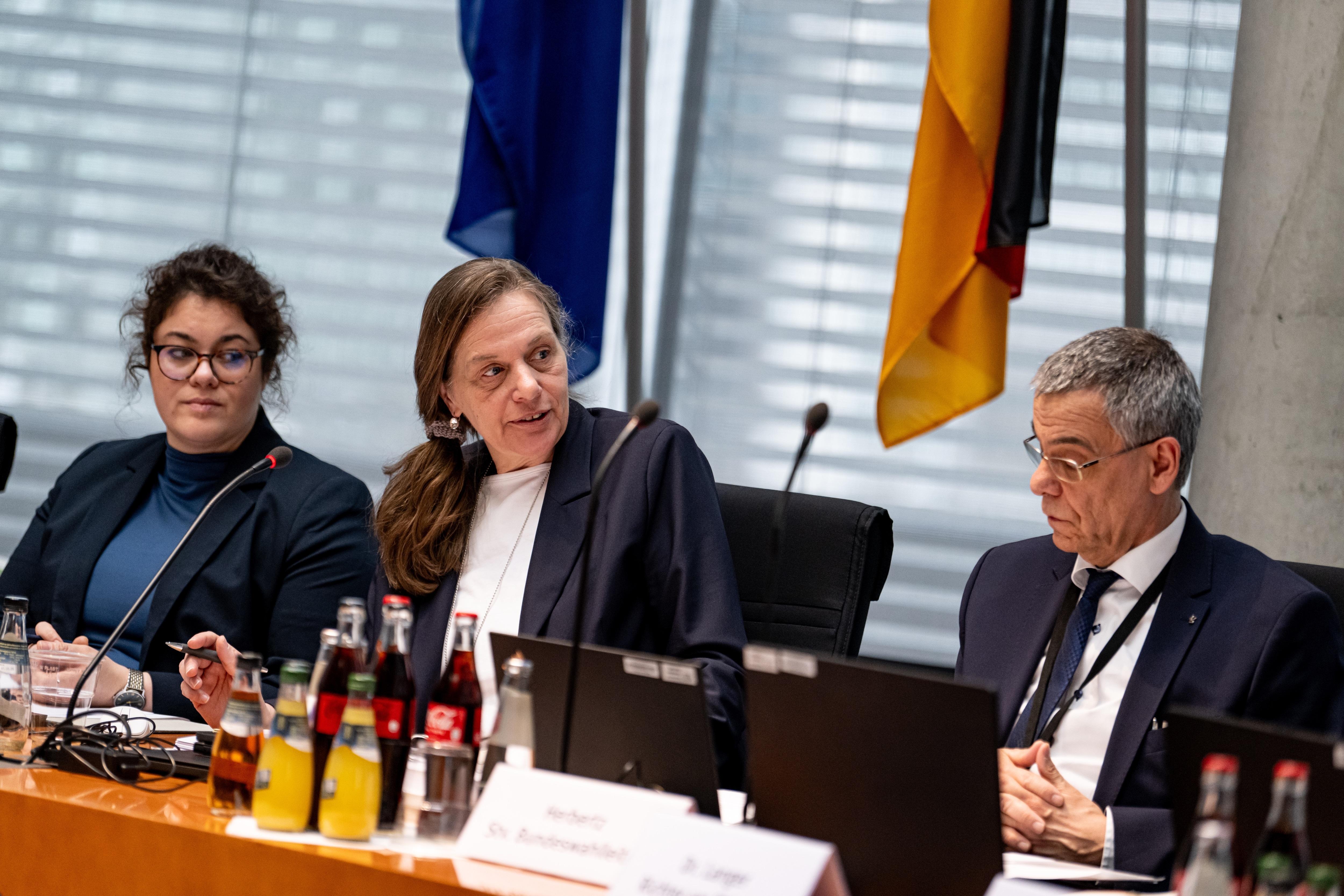 Bundeswahlausschuss befindet über die Zulassung von Parteien und politischen Vereinigungen zur Europawahl am 9. Juni 2024.