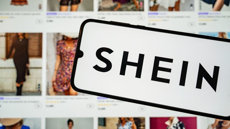 (Symbolbild) Die EU-Kommission hat gegen den Online-Händler Shein Ermittlungen eingeleitet | Bild: picture alliance / Hans Lucas | Jean-Marc Barrère (Symbolbild) Die EU-Kommission hat gegen den Online-Händler Shein Ermittlungen eingeleitet