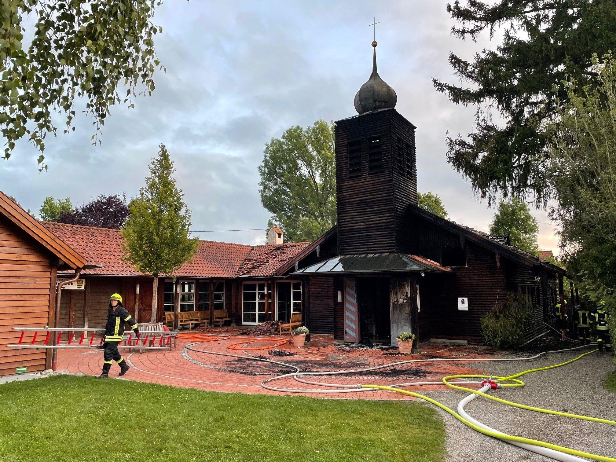 Archivbild: Das Feuer hatte die Kirche vollkommen zerstört