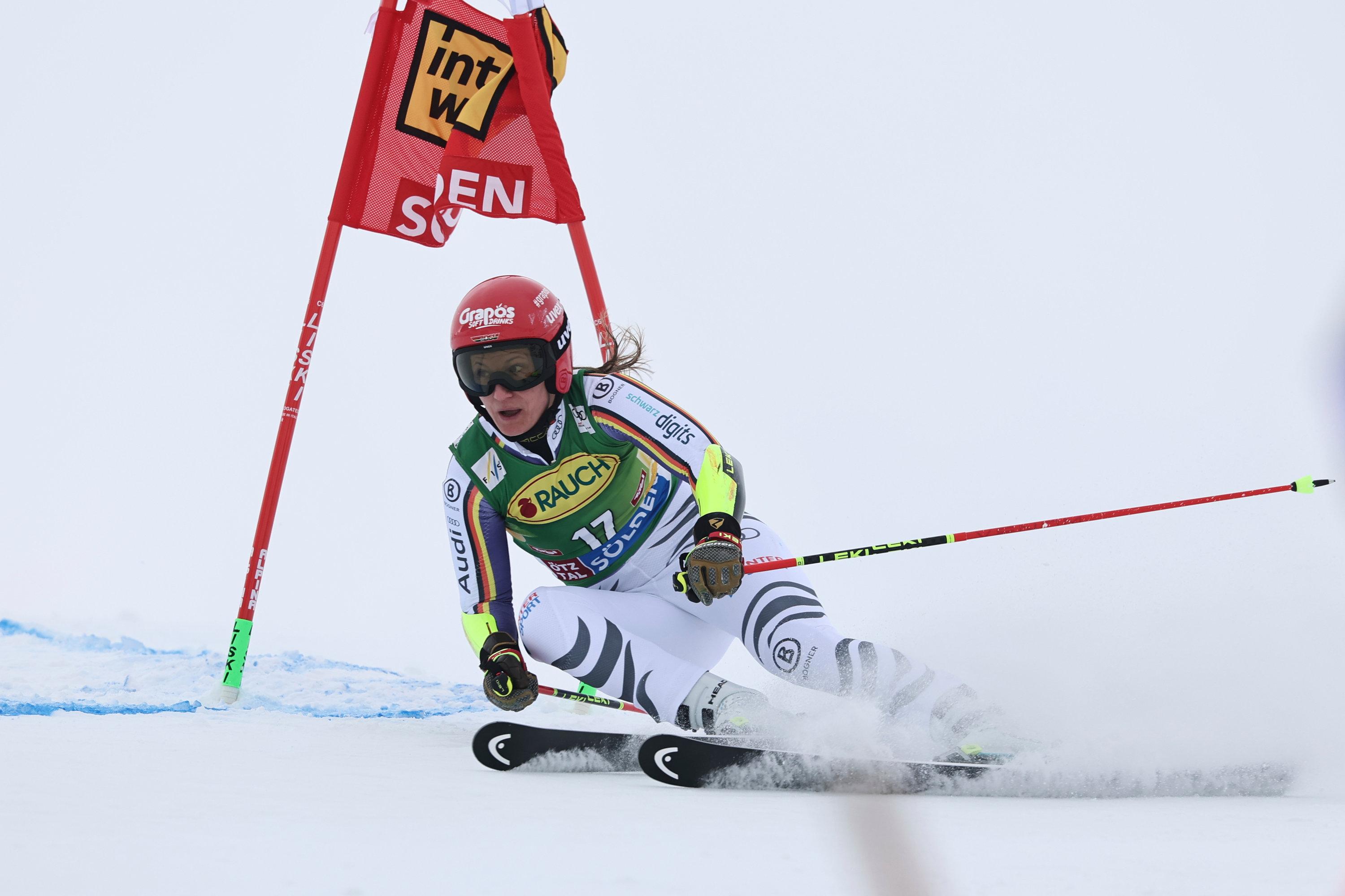 25.10.2025, Österreich, Sölden: Ski alpin: Weltcup, Riesenslalom, Frauen. Die deutsche Lena Dürr in Aktion. 