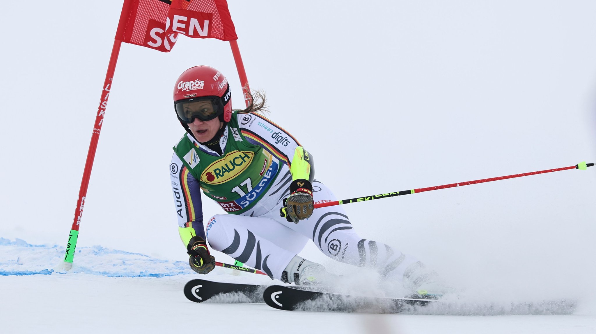 25.10.2025, Österreich, Sölden: Ski alpin: Weltcup, Riesenslalom, Frauen. Die deutsche Lena Dürr in Aktion. 
