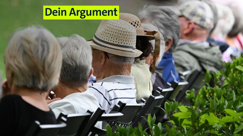 Mehrere ältere Männer und Frauen sind von hinten zu sehen (Archiv- und Symbolbild) | Bild: dpa-Bildfunk/Arne Dedert Mehrere ältere Männer und Frauen sind von hinten zu sehen (Archiv- und Symbolbild)