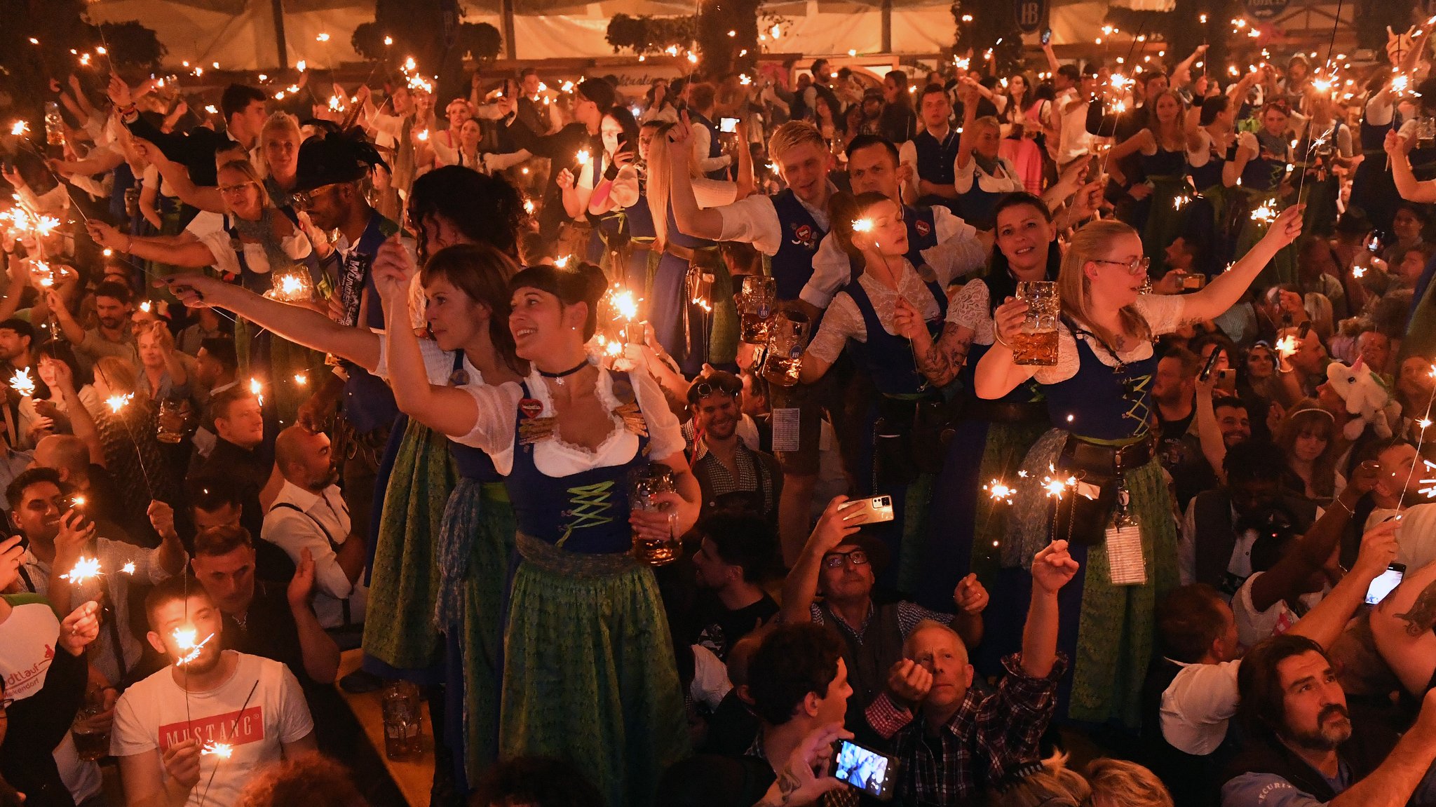 Corona: "Wiesn-Welle" seichter als im Vorjahr