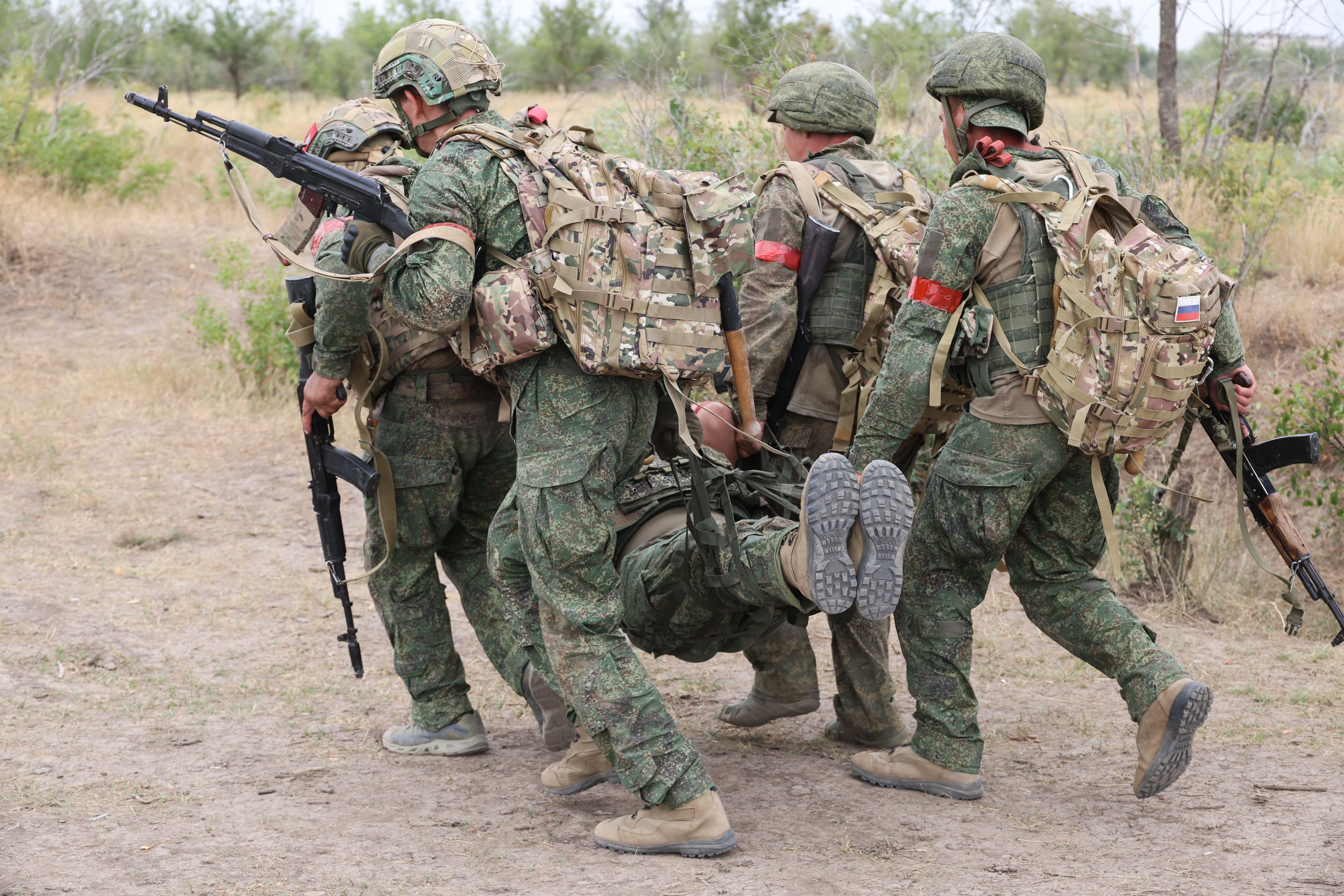 Soldaten in Kampfmontur bei einem Manöver im August 2025