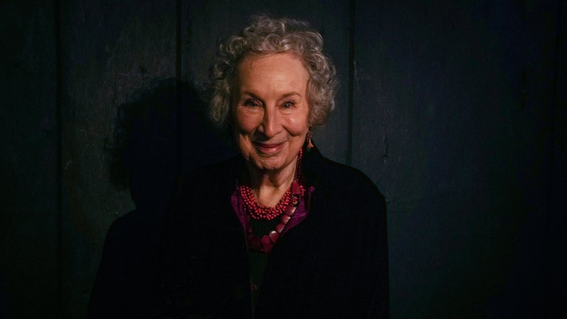 Porträt der kanadischen Bestsellerautorin Margaret Atwood, aufgenommen im November 2023 bei einer Preisverleihung in Toronto | Bild: picture alliance / ZUMAPRESS.com | Chris Young Porträt der kanadischen Bestsellerautorin Margaret Atwood, aufgenommen im November 2023 bei einer Preisverleihung in Toronto