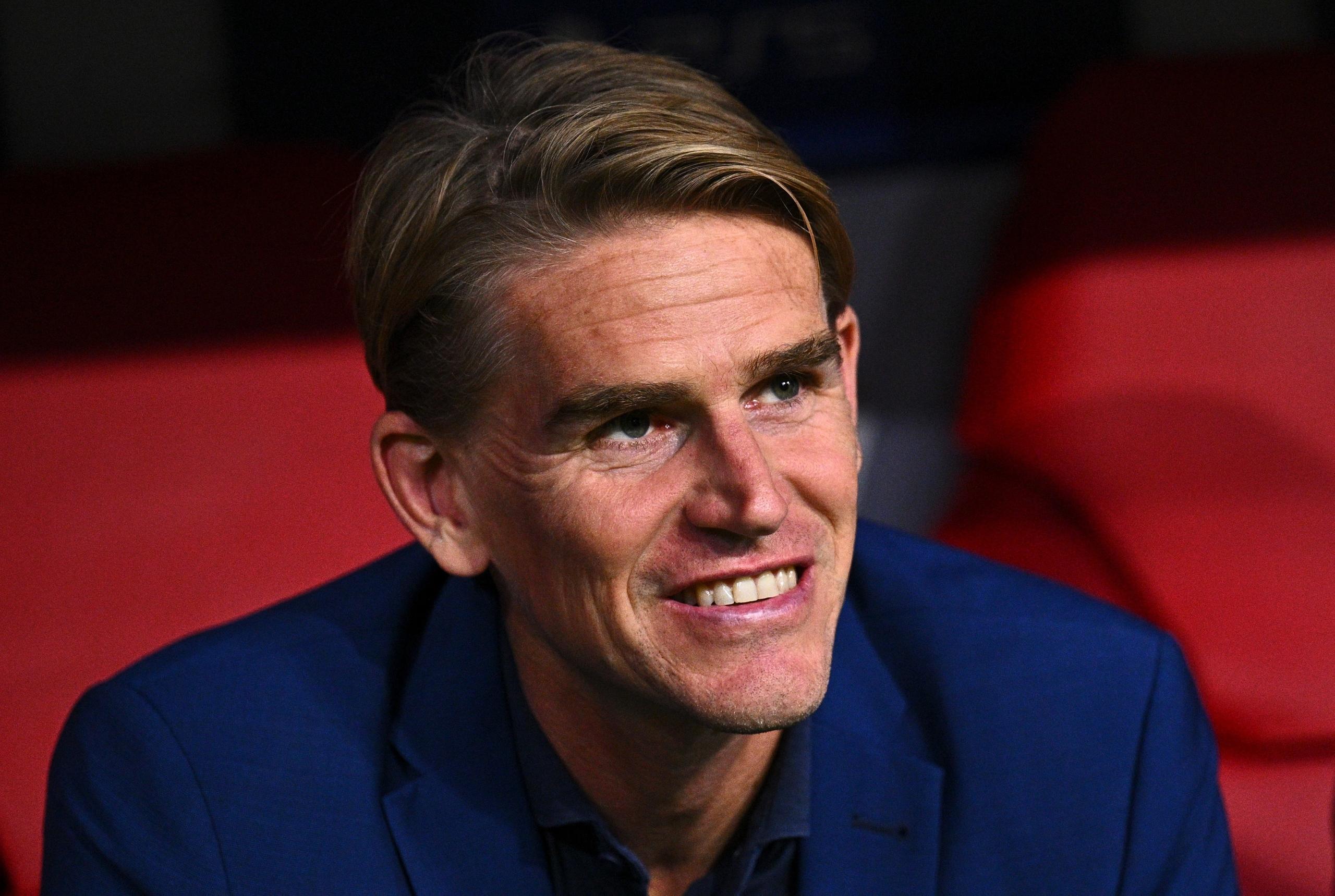 ARCHIV - 21.09.2023, Bayern, München: Fußball, Champions League, FC Bayern München - Manchester United, Gruppenphase, Gruppe A, 1. Spieltag, Allianz Arena, Bayerns Sportdirektor Christoph Freund auf der Bank. Der Österreicher stellt sich im TV-Streit hinter Trainer Thomas Tuchel. (zu dpa: «Auch Freund stärkt Tuchel: FC Bayern hat sich «immer gewehrt»») Foto: Tom Weller/dpa +++ dpa-Bildfunk +++