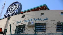 (Archivbild) Das Hauptquartier des UN-Palästinenserhilfswerks UNRWA ist vorübergehend geschlossen worden.  | Bild:dpa-Bildfunk/Ashraf Amra