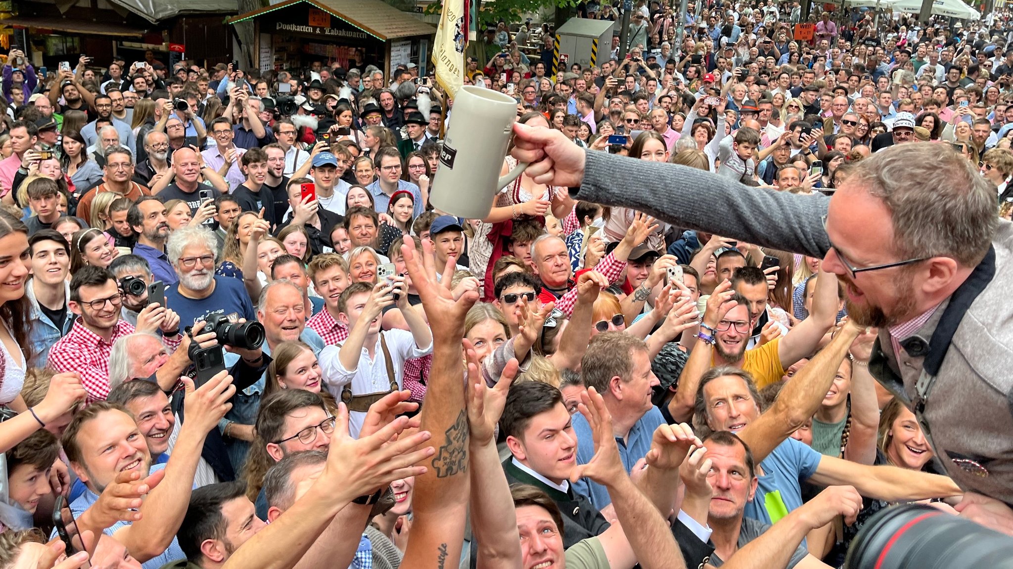 "Der Berch ruft" – Erlanger Bergkirchweih hat begonnen