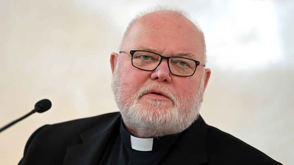 Der Münchner Kardinal ​Marx hat die Stellungnahme des emeritierten Papstes  begrüßt. Dieser bringe darin seine "tiefe Scham", seinen "großen Schmerz" und seine "Bitte um Entschuldigung gegenüber allen Opfern sexuellen Missbrauchs zum Ausdruck".