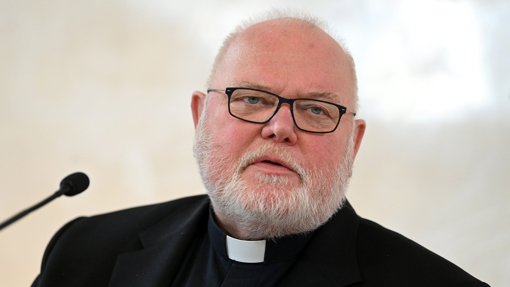 Der Münchner Kardinal Marx hat die Stellungnahme des emeritierten Papstes begrüßt. Dieser bringe darin seine "tiefe Scham", seinen "großen Schmerz" und seine "Bitte um Entschuldigung gegenüber allen Opfern sexuellen Missbrauchs zum Ausdruck". | Bild: dpa-Bildfunk/Sven Hoppe Der Münchner Kardinal Marx hat die Stellungnahme des emeritierten Papstes begrüßt. Dieser bringe darin seine "tiefe Scham", seinen "großen Schmerz" und seine "Bitte um Entschuldigung gegenüber allen Opfern sexuellen Missbrauchs zum Ausdruck".