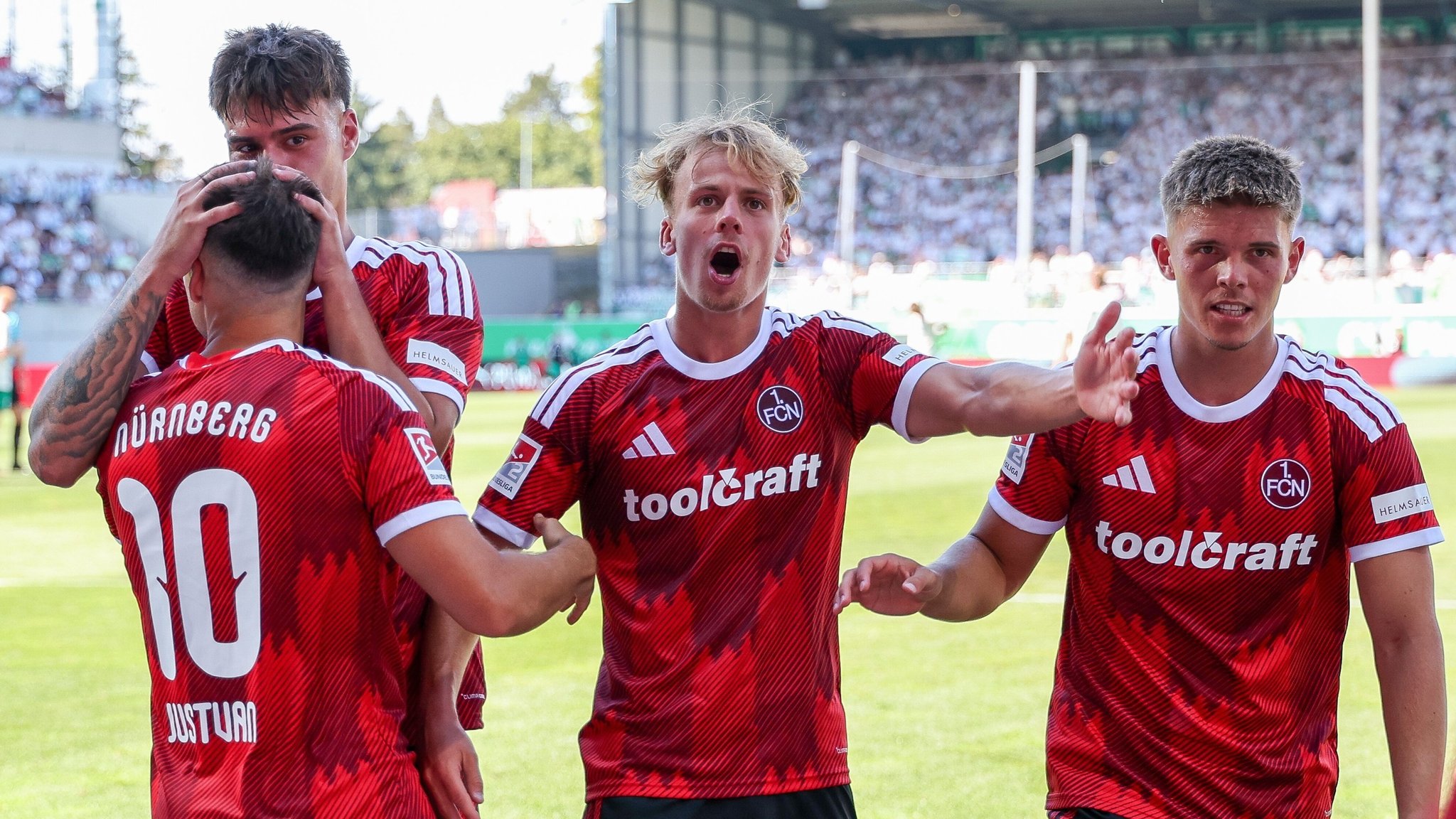 Der 1. FC Nürnberg hat einen emotionalen Sieg im Frankenderby eingefahren | Bild: picture alliance / kolbert-press/Martin Agüera | kolbert-press/Martin Agüera Der 1. FC Nürnberg hat einen emotionalen Sieg im Frankenderby eingefahren