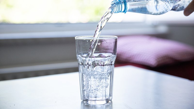 Mineralwasser kommt oft aus dem Grundwasser.