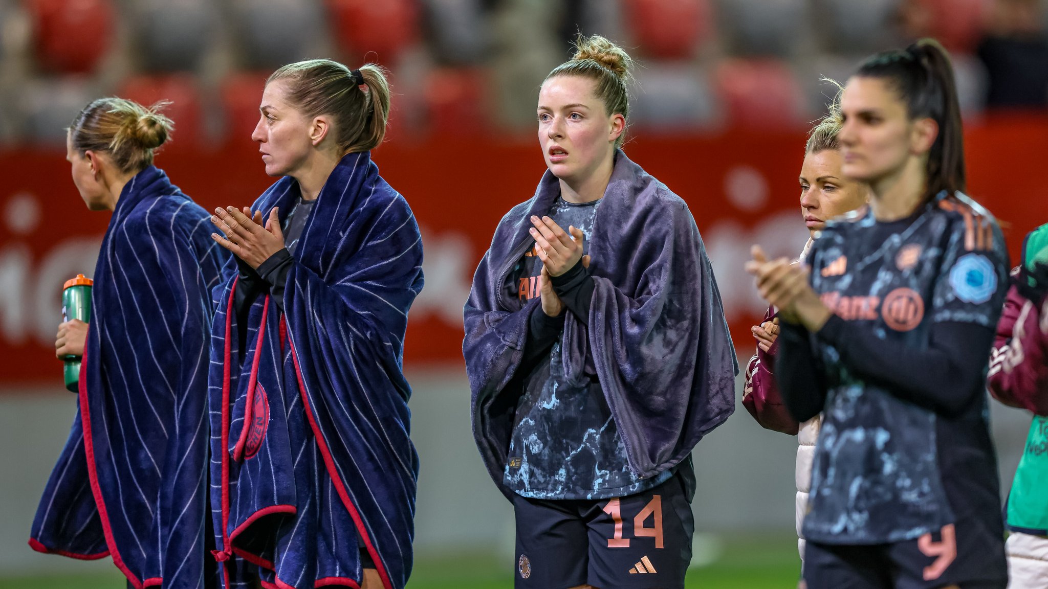 Die FC Bayern Frauen geben sich noch nicht geschlagen.