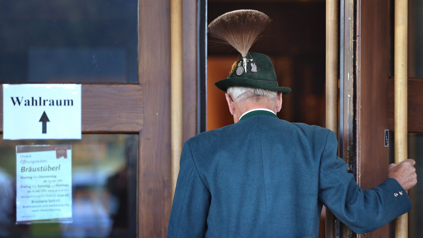 Image accompanying "Selbst wenn der Wahlvorstand Sie als Hindernis für den Auszählvorgang betrachten sollte, kann er Sie nicht ohne Weiteres des Raumes verweisen, da die Wahlhelfe