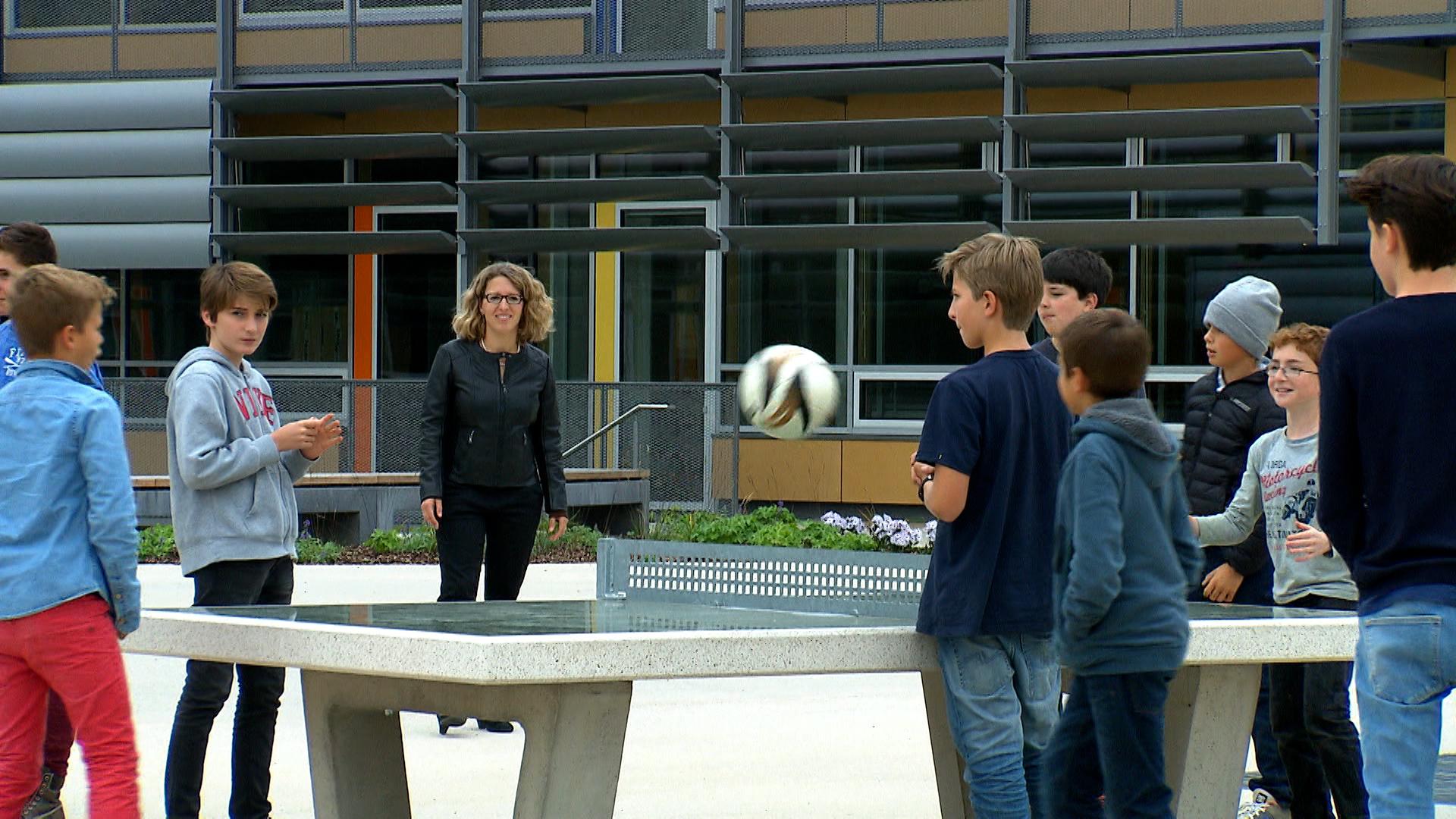 Deutsche Schülerinnen und Schüler schätzen ihre Gesundheit größtenteils gut ein. Für die Studie wurden von der WHO allein in Deutschland tausende Kinder und Jugendliche befragt. Gesundheit ist allerdings stark von Wohlstand, Alter und Geschlecht abhängig.