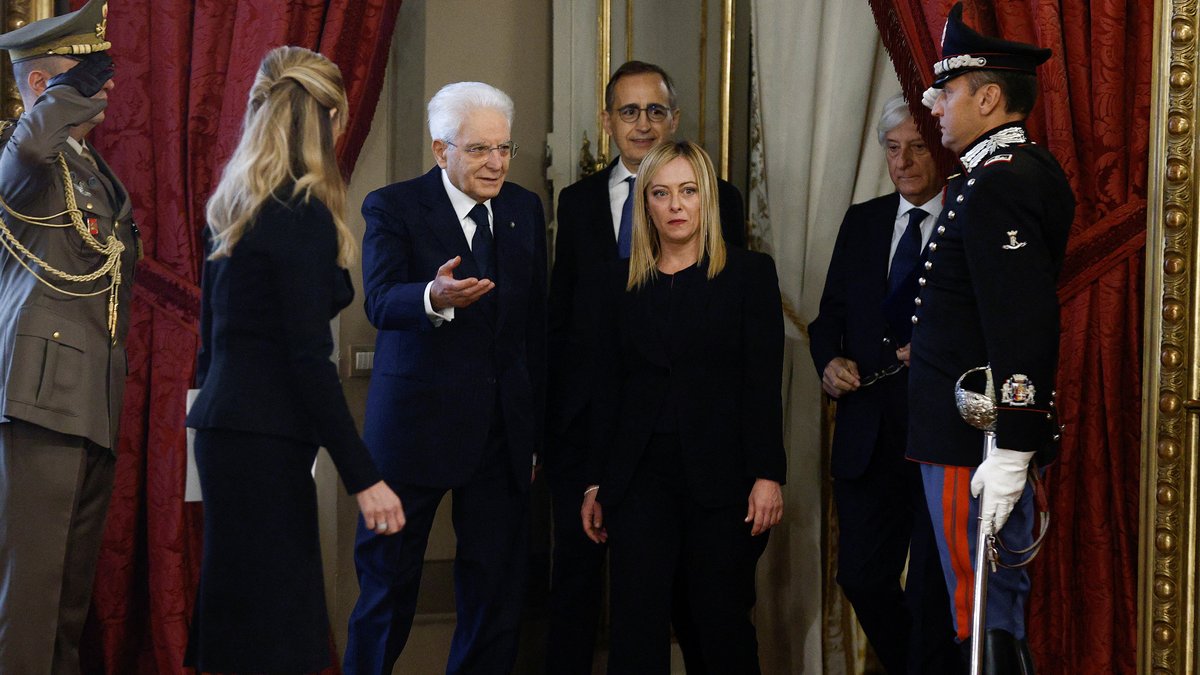 Giorgia Meloni ist als erste Frau in der Geschichte Italiens im Amt der Regierungschefin vereidigt worden.