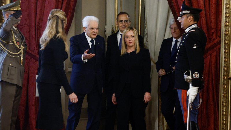 Giorgia Meloni ist als erste Frau in der Geschichte Italiens im Amt der Regierungschefin vereidigt worden.