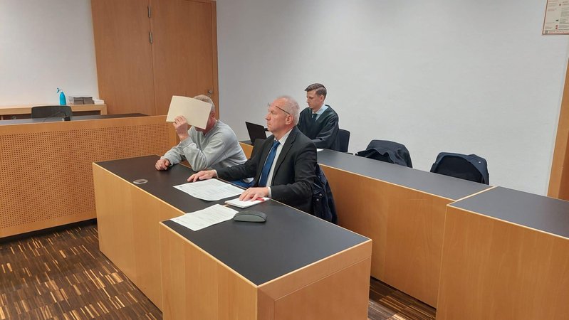 Vor dem Amtsgericht Augsburg wurde ein 58-jähriger Lkw-Fahrer wegen fahrlässiger Tötung zu 3,5 Jahren Haft verurteilt.