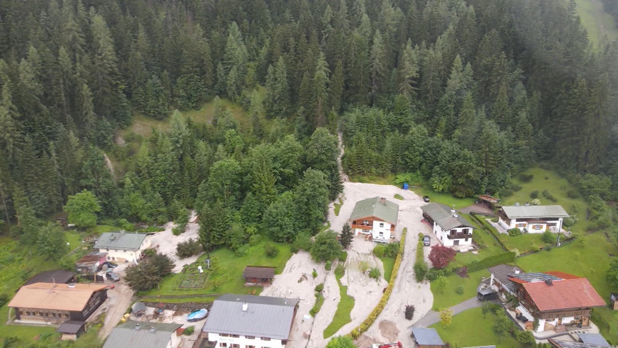 Land unter in Bayern - Die aktuelle Hochwasser-Lage in Bildern