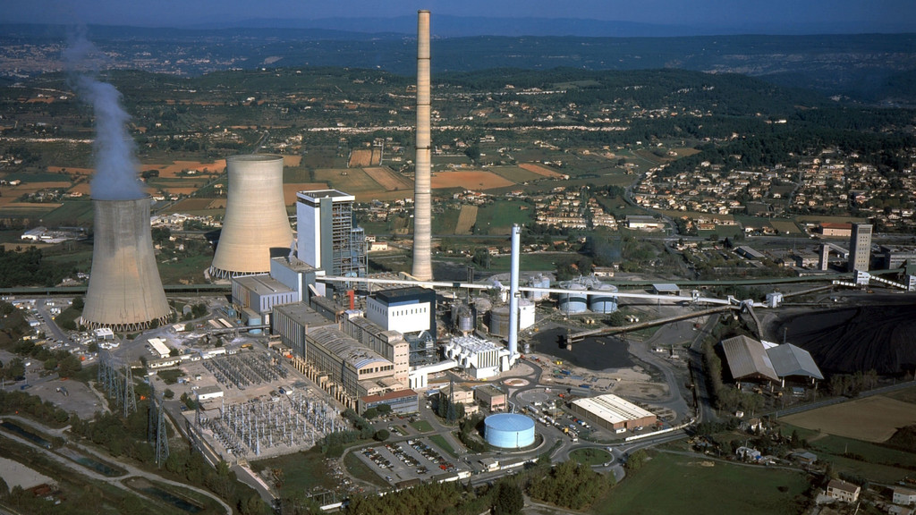 Blick auf das französische Kohlekraftwerk in Gardanne im Département Bouches-du-Rhône