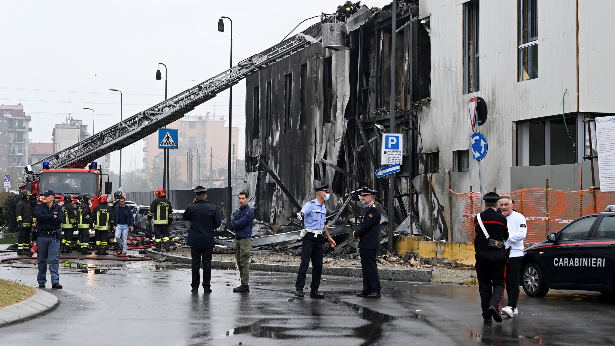 Kleinflugzeug in Gebäude in Mailand gestürzt