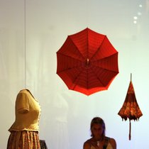 Die Brüder Wallach oder wie das Dirndl in die Stadt kam | Bild: picture alliance/ Andreas Gebert