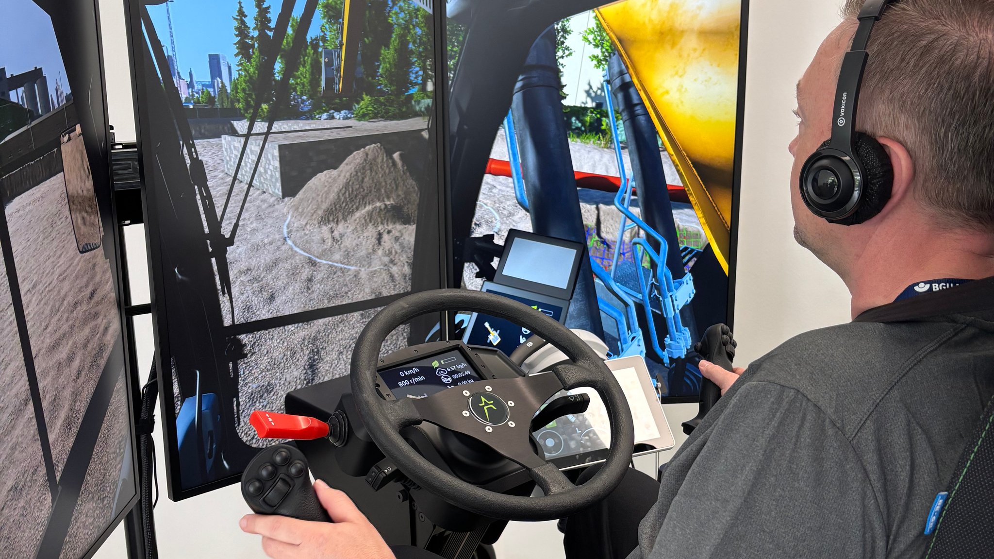 Mit dem Baggersimulator können sich Patienten auf die Rückkehr in den Beruf vorbereiten.