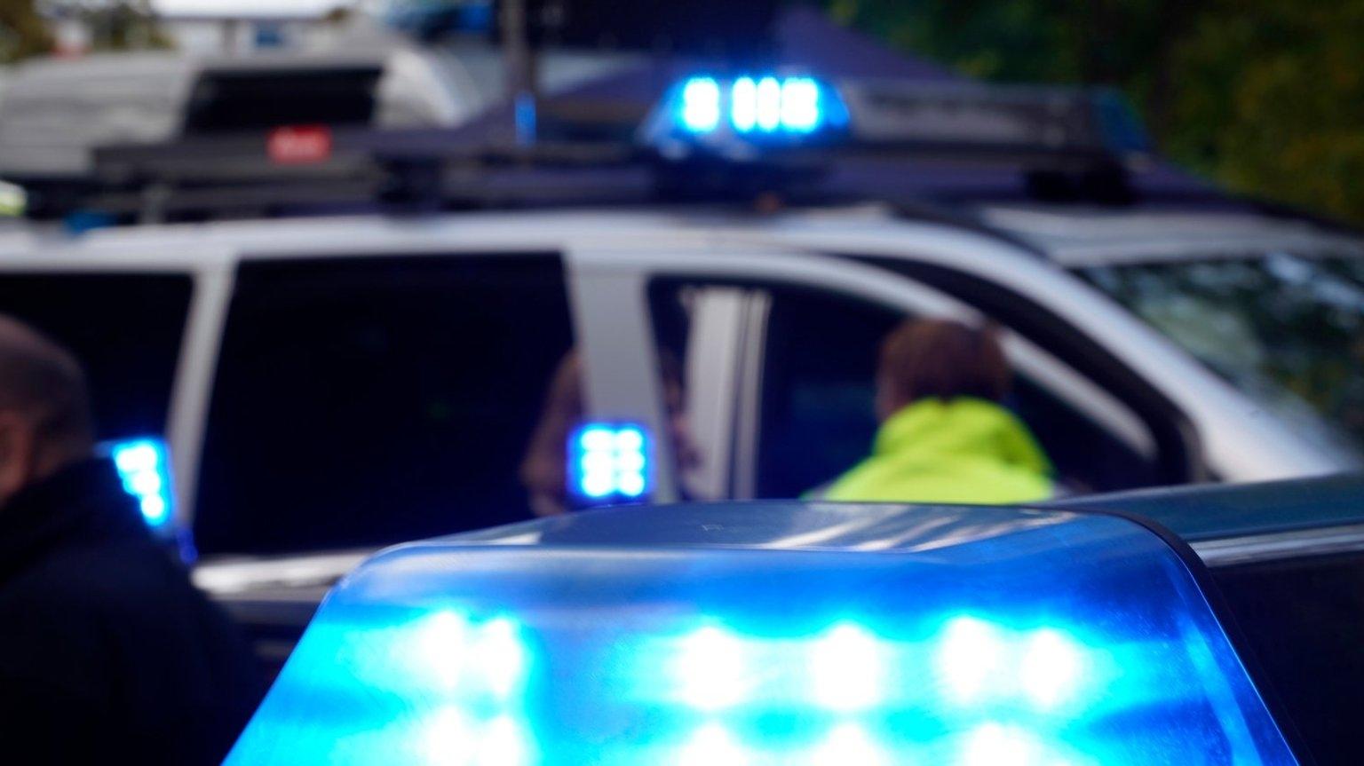 Polizeiautos mit Blaulicht (Symbolbild)