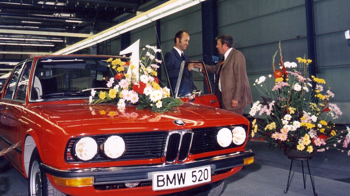 Das ist der erste BMW, der in Dingolfing 1973 vom Fließband lief. Mittlerweile wurden hier 12 Millionen Autos produziert.