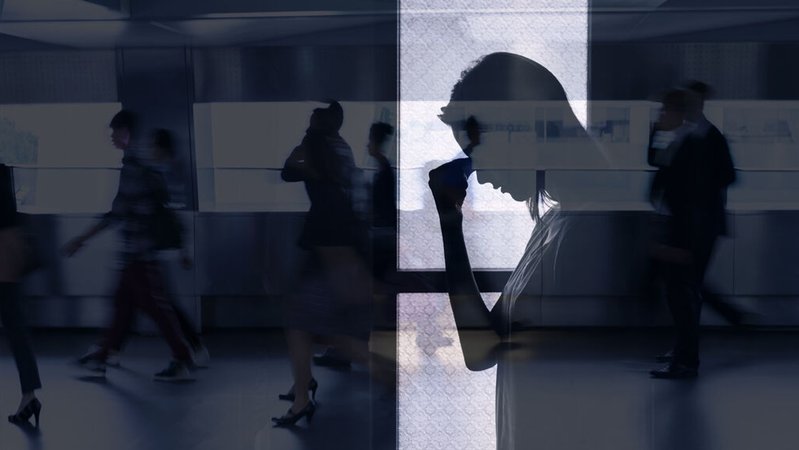 Junge Frau, die unter Depressionen und Stress leidet. | Bild: stock.adobe.com/kieferpix Junge Frau, die unter Depressionen und Stress leidet.