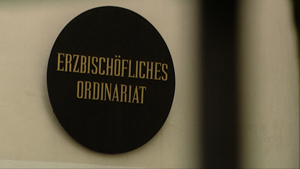 Die Missbauchsskandale in der katholischen Kirche sind eines von vielen Themen auf der Bischofskonferenz in Dresden. Überschattet wird die Vollversammlung von einer Durchsuchungs-Aktion im Erzbistum München. | Bild: BR Die Missbauchsskandale in der katholischen Kirche sind eines von vielen Themen auf der Bischofskonferenz in Dresden. Überschattet wird die Vollversammlung von einer Durchsuchungs-Aktion im Erzbistum München.