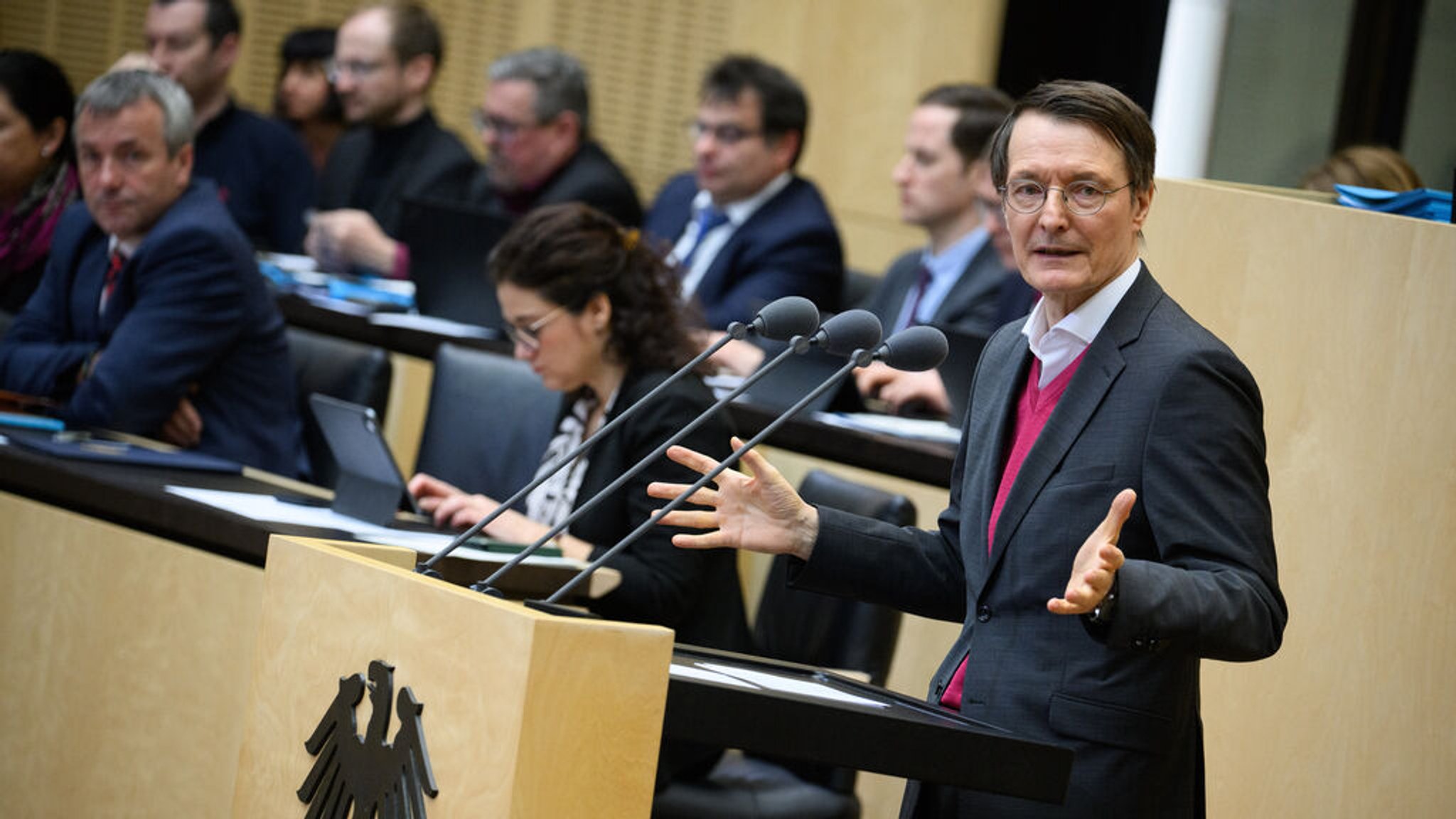 22.03.2024, Berlin: Karl Lauterbach (SPD), Bundesminister für Gesundheit, spricht in der 1042. Plenarsitzung vom Deutschen Bundesrat. (zu dpa: «Lauterbach nennt Cannabis-Entscheidung richtungsweisend») Foto: Bernd von Jutrczenka/dpa +++ dpa-Bildfunk +++