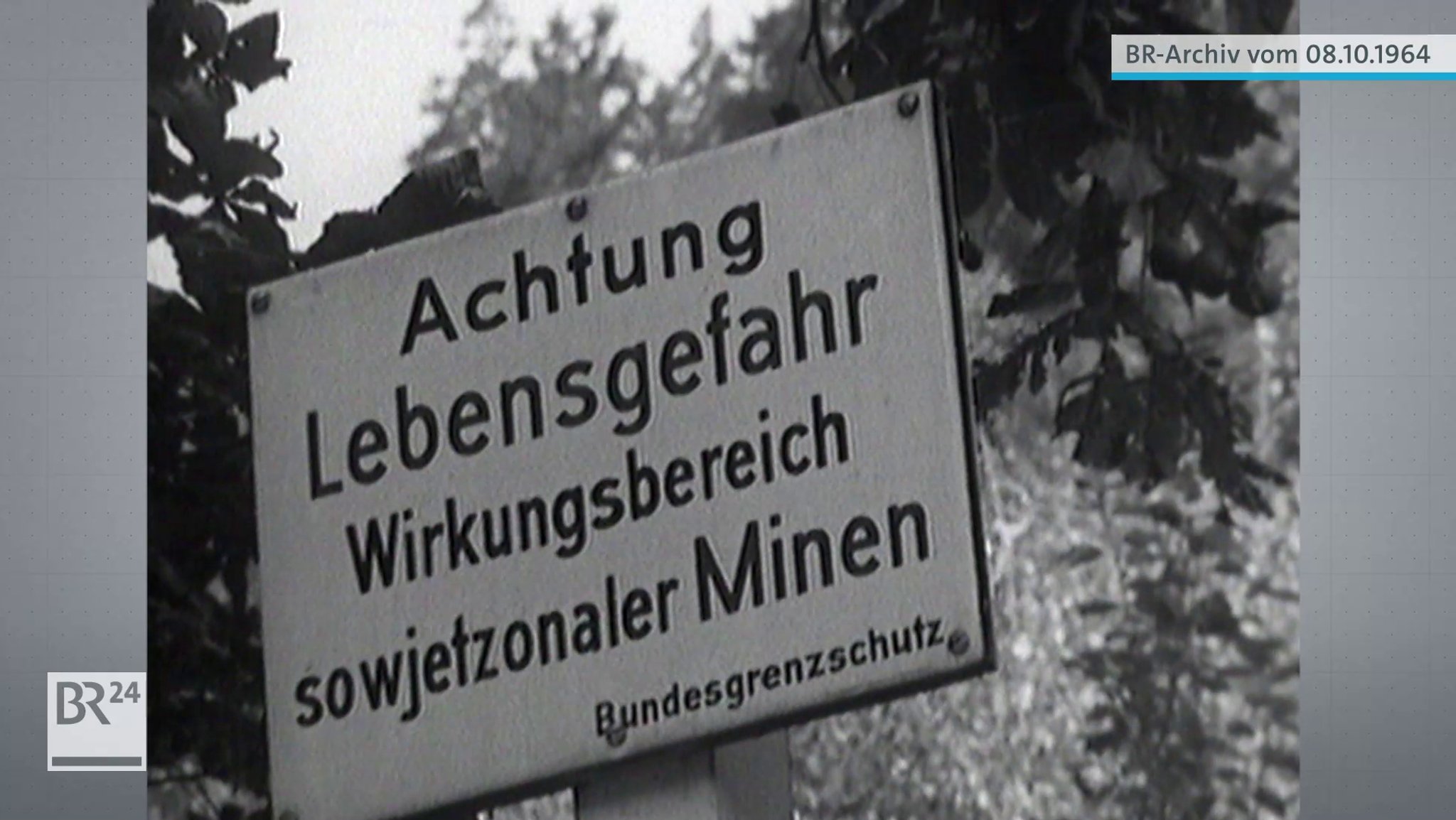 Schild mit der Aufschrift: "Achtung Lebensgefahr, Wirkungsbereich sowjetzonaler Minen"