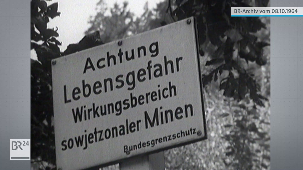Schild mit der Aufschrift: "Achtung Lebensgefahr, Wirkungsbereich sowjetzonaler Minen"