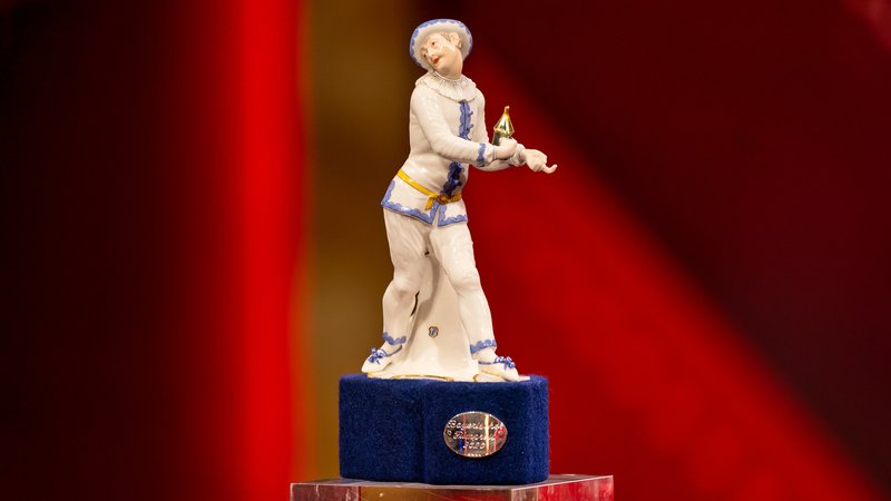 Preissymbol ist die Porzellanfigur "Pierrot" (Foto) aus der Commedia dell’arte von Franz-Anton Bustelli.
