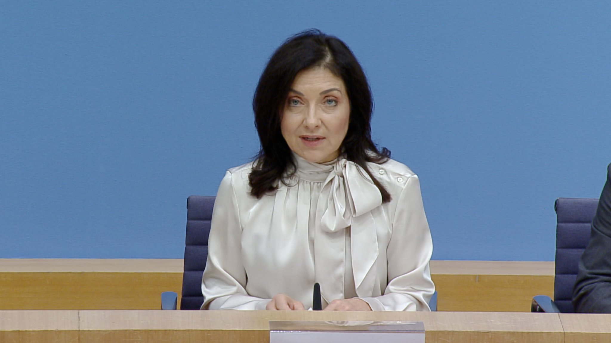 Herbstprojektion: Bundesregierung hofft auf Wirtschaftsaufschwung | Bild: Bayerischer Rundfunk 2026 Herbstprojektion: Bundesregierung hofft auf Wirtschaftsaufschwung