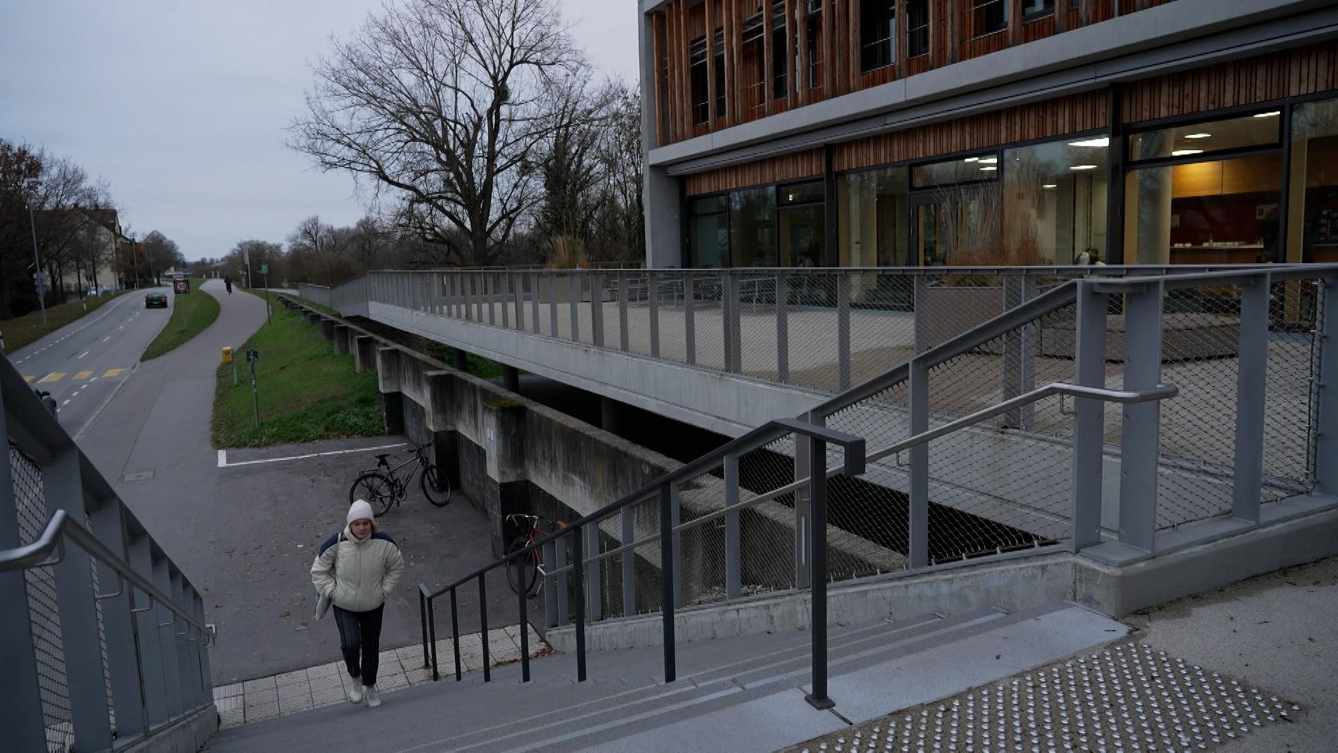 Rebecca Kolodziej aus Hamburg auf dem Campus in Straubing