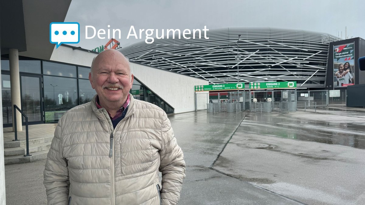 Sicherheits-Experte Edgar Schweininger vor dem Eingang zur Augsburger Arena