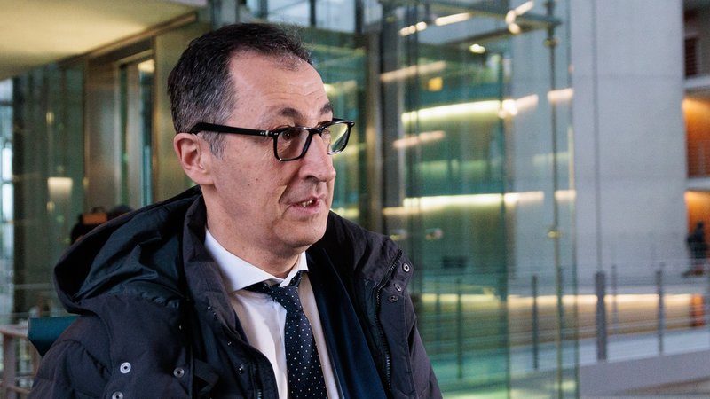 Cem Özdemir (Bündnis 90/Die Grünen), Bundesminister für Ernährung und Landwirtschaft,kommt zum Agrarausschuss des Bundestags | Bild: pa/dpa/Carsten Koall Cem Özdemir (Bündnis 90/Die Grünen), Bundesminister für Ernährung und Landwirtschaft,kommt zum Agrarausschuss des Bundestags