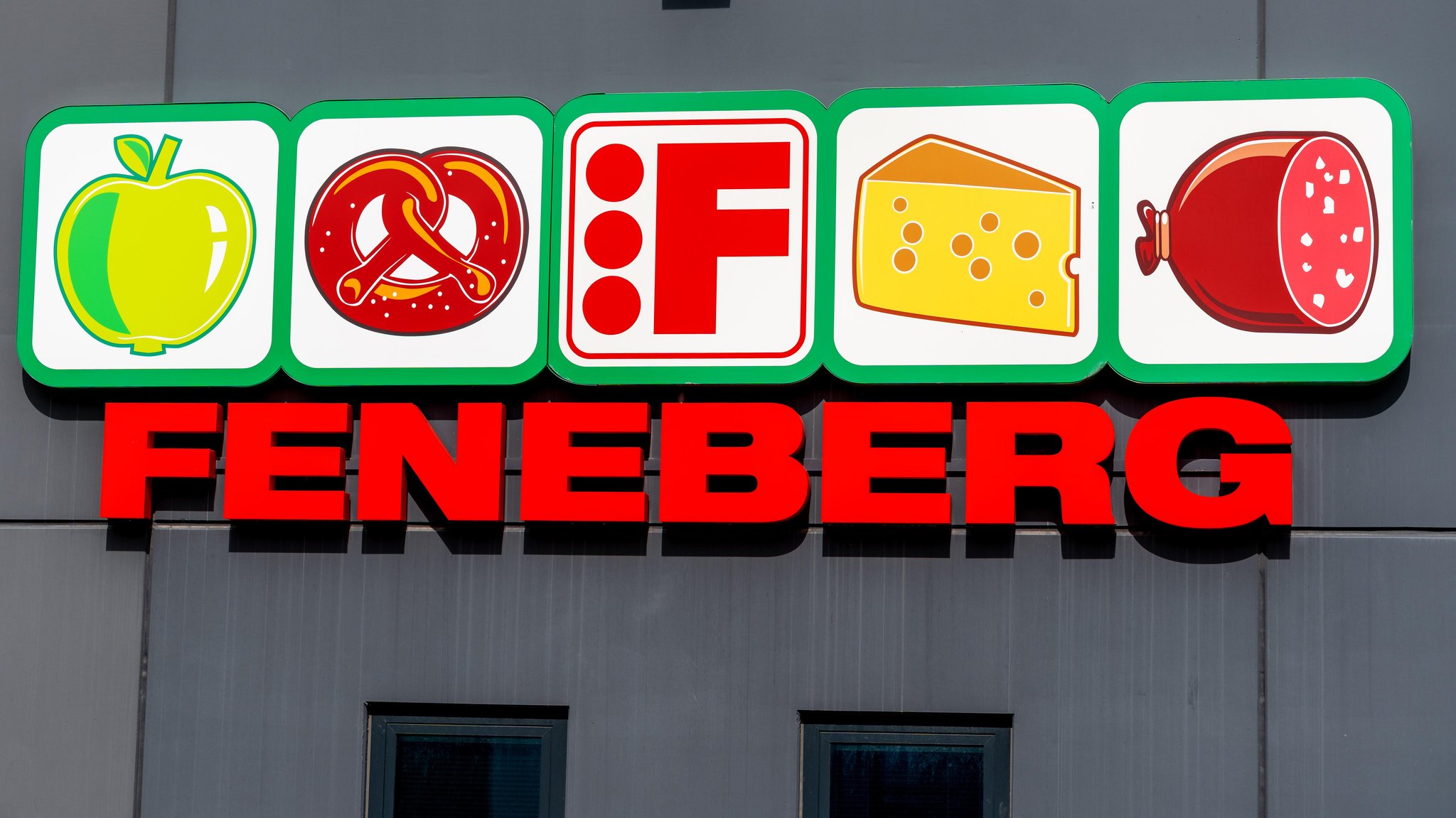Das Logo der Supermarktkette Feneberg | Bild: picture alliance / CHROMORANGE | MICHAEL BIHLMAYER Das Logo der Supermarktkette Feneberg